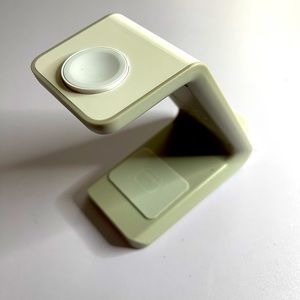 Aduro triple magnetic charger for iPhone, Apple Watch and AirPods